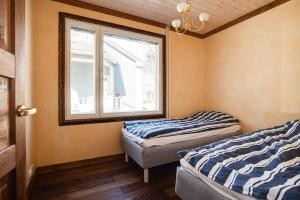 Легло или легла в стая в Upea huoneisto merenrannalla