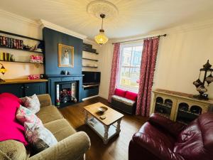 Istumisnurk majutusasutuses Totterdown's Modern & Vintage inspired Home