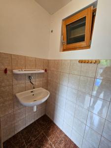a bathroom with a sink and a window at Chatičky na Hrdličce - Čím in Čím +17 photos