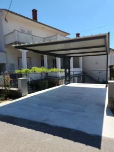 Budynek, w którym mieści się apartament