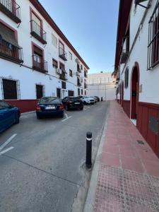 a street with cars parked in a parking lot at Casa Luz in Montoro
