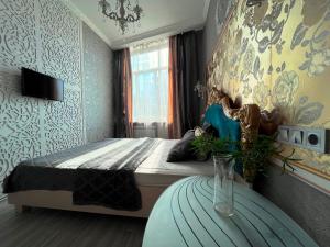Postel nebo postele na pokoji v ubytování на ПЛЯЖЕ Отрада, Французский бульвар Просторный 2 комн Luxury апартамент , центр ЖК Париж + 38 fotografií