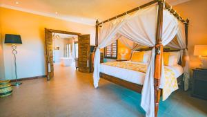 Una cama o camas en una habitación de Chamarel Mountain chalets