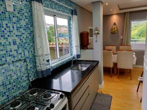 Minicasa Show, 27m², com churrasqueira e varanda!的厨房或小厨房