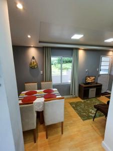 Minicasa Show, 27m², com churrasqueira e varanda!的休息区