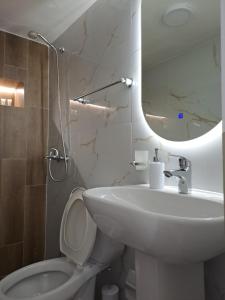 Koupelna v ubytování Manga guesthouse + 36 fotografií