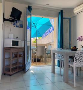 TV a/nebo společenská místnost v ubytování Residence Motel Corsicana