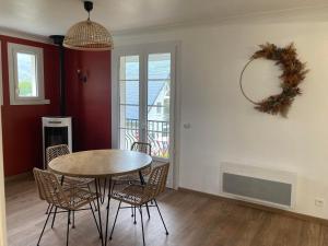 a dining room with a table and chairs at Gîte le Pic du Ger in Laruns