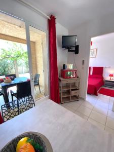 TV a/nebo společenská místnost v ubytování Residence Motel Corsicana