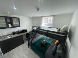Kuchyň nebo kuchyňský kout v ubytování Fulham Guest Studios 268