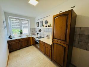 a kitchen with wooden cabinets and a sink and a window at Monteur Home in Solingen