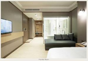 TV a/nebo společenská místnost v ubytování Hotel Bencoolen at Hong Kong Street