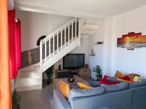TV a/nebo společenská místnost v ubytování Mimizan Apt neuf 80m2 +terrasse 100m plage