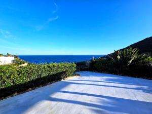 a road with the ocean in the background at Maridea - Vairone in Ponza