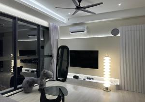 TV a/nebo společenská místnost v ubytování DD Condominium 2Bedroom Sea view Georgetown Penang