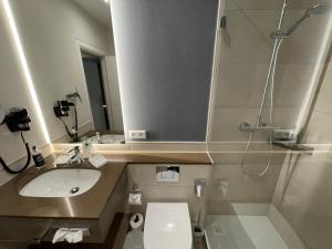 Koupelna v ubytování Kurhaus Hotel