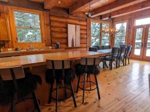 Fotografie z fotogalerie ubytování Cote Nord Tremblant Chalet Louie v destinaci Lac-Superieur