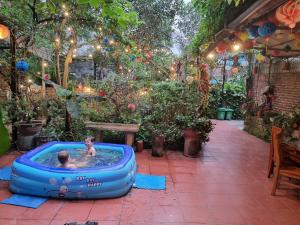 Bazén v ubytování Phi Hung's Unique Homestay nebo v jeho okolí