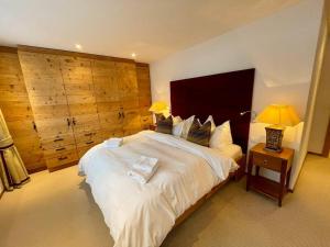 Postel nebo postele na pokoji v ubytování Elegant apartment in Flims close to Lake Caumasee