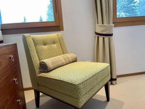 Posezení v ubytování Elegant apartment in Flims close to Lake Caumasee