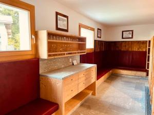 Fotografie z fotogalerie ubytování Elegant apartment in Flims close to Lake Caumasee v destinaci Flims