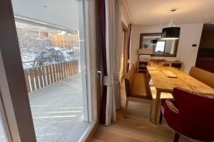 Kuchyň nebo kuchyňský kout v ubytování Elegant apartment in Flims close to Lake Caumasee