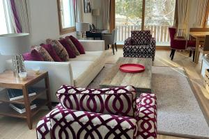 Posezení v ubytování Elegant apartment in Flims close to Lake Caumasee