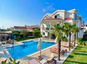 an image of a villa with a swimming pool at Apartments Lj in Ulcinj