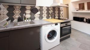 a kitchen with a washing machine and a sink at Apparemment t3 au cœur champenois in Charly-sur-Marne