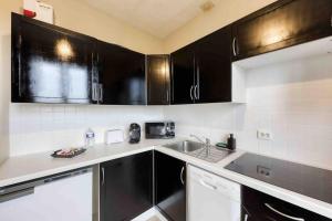 Kuchyň nebo kuchyňský kout v ubytování Le Doesburg - studio entre Paris & Fontainebleau + 10 fotografií