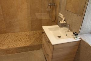 Ванная комната в Irin Hotel