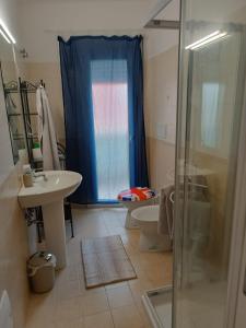 a bathroom with a shower and a sink and a toilet at ARMAREAOVERSEASSUITES 1 in Fiumicino