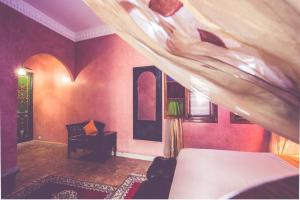 Ένα ή περισσότερα κρεβάτια σε δωμάτιο στο Riad Dar Alia