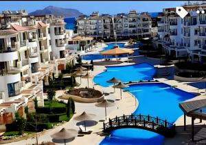 Вид на басейн у Sharm Hills Hotel або поблизу