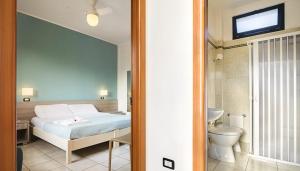Baðherbergi á Hotel dei Bizantini & Villaggio Campo dei Messapi