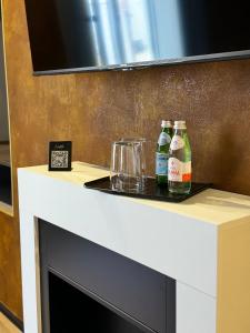 a counter with two bottles of drinks on it at KUDETÀ SUITE in Campobasso