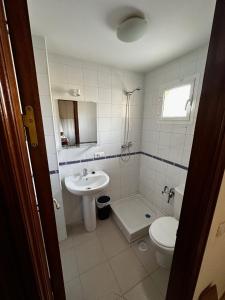 Ett badrum på Casa Rural Familiar , Castilleja del Campo , Sevilla