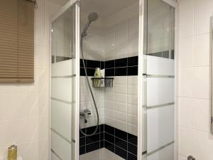Ένα μπάνιο στο Nice apartment close PARK GÜELL 2