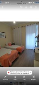 リスボンにあるディヴァイン ハウス オブ グラッサのウェブサイトのホームページを持つ部屋のベッド2台