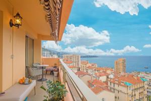 balcone con vista sulla città e sull'oceano di Luxueux 3 pièces - Frontière Monaco - Vue mer a Beausoleil