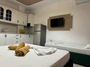 a kitchen with two beds with towels on them at Bamisa Apartments in Golem