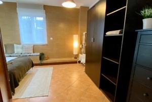 Postel nebo postele na pokoji v ubytování La Casuca del Postillo (Bajo con jardín y piscina) + 4 fotografie