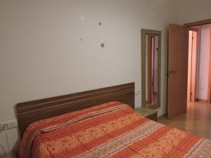 a bedroom with a bed with an orange comforter at Apartamento casco histórico de Calatayud in Calatayud