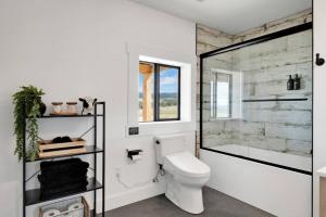 Bilik mandi di The Bitterroot Bunkhouse +19 gambar