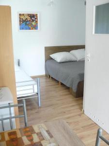 Ένα ή περισσότερα κρεβάτια σε δωμάτιο στο VILLA BIAŁA