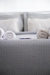 a close up of towels on a bed at Delta Boutique Loft, en el centro de Salta, p/ 3 in Salta