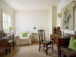 a living room with a desk and a chair at Northfield End Cottage in Henley on Thames