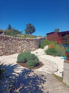 תמונה מהגלריה של Apartments Ruža Dragove Dugi otok בDragove