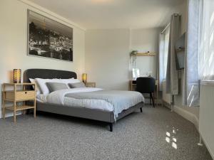 a bedroom with a large bed and a desk at Luxury Apartment in Letchworth in Letchworth