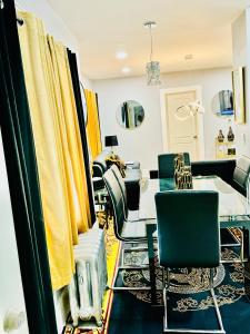 Χώρος καθιστικού στο fearlessrose vacation Rental 198 +23 φωτογραφίες